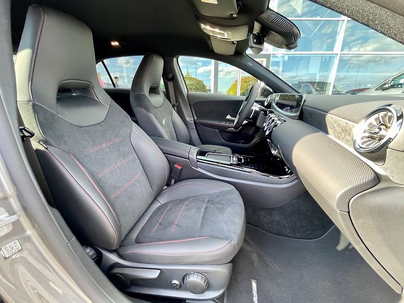 Mercedes-Benz Třídy A 180 Linie AMG - fotka 13 z 23