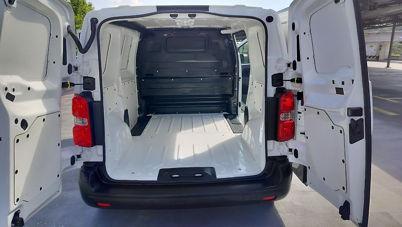 Opel Vivaro e, L2, 75kWh - fotka 20 z 22