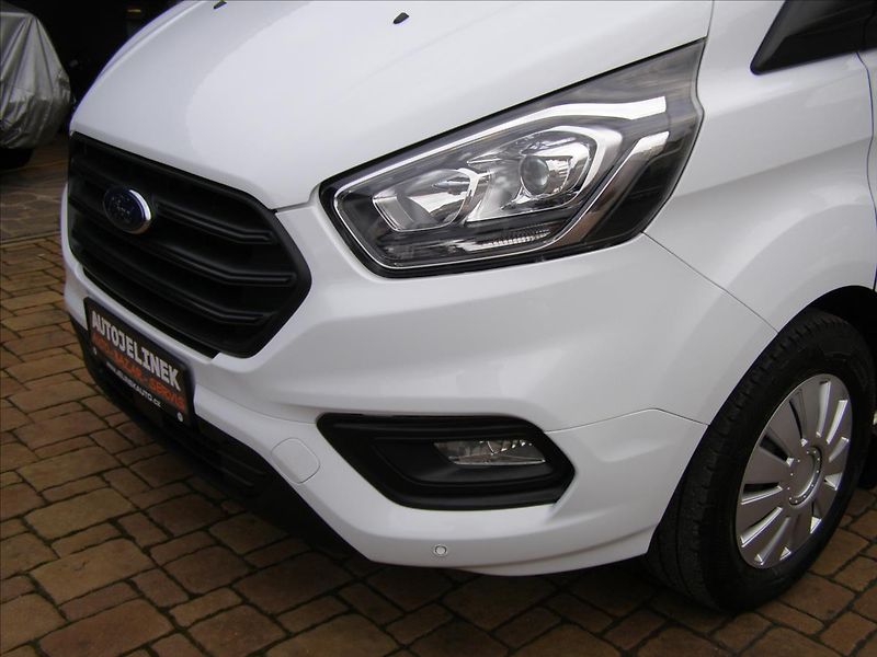 Ford Tourneo Custom 2,0   MINIBUS CUSTOM Facelift - fotka 8 z 28
