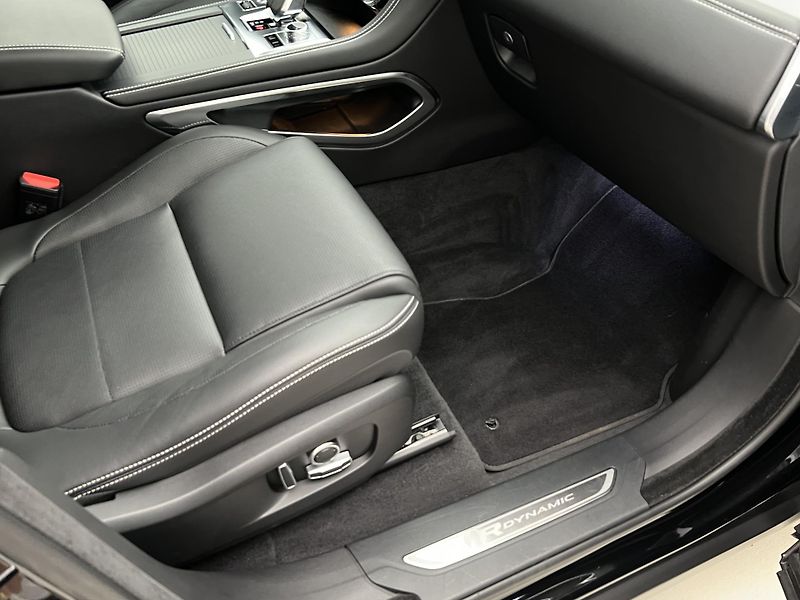 Jaguar F-Pace D200 R-DYNAMIC S AWD AUT - fotka 18 z 44