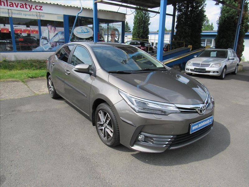 Toyota Corolla 1,6 VVT-i 97kW Sedan - fotka 3 z 30