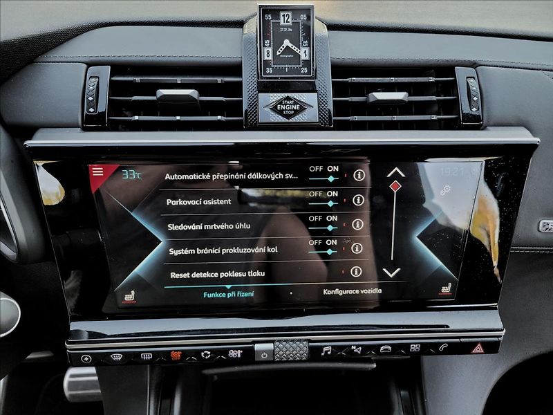 DS Automobiles DS7 Crossback 1,6 Rivoli,PHEV,4x4,kůže,výhře - fotka 25 z 42