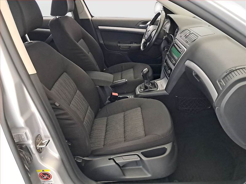 Škoda Octavia (2011) 1.6 TDI, po STK, jezdí dobře - fotka 9 z 20