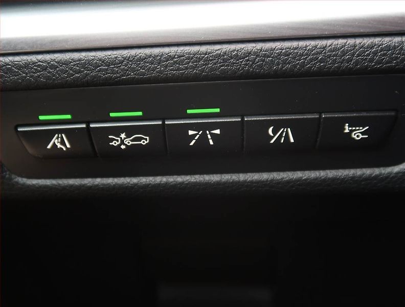 BMW Řada 5 (2012) 530d xDrive GT, 4X4, Automat - fotka 24 z 34