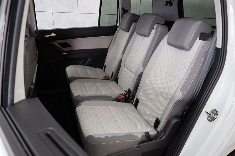 Volkswagen Touran 1.5 TSI TAŽNÉ*7.MÍST*DPH*ČR 1M - fotka 12 z 46