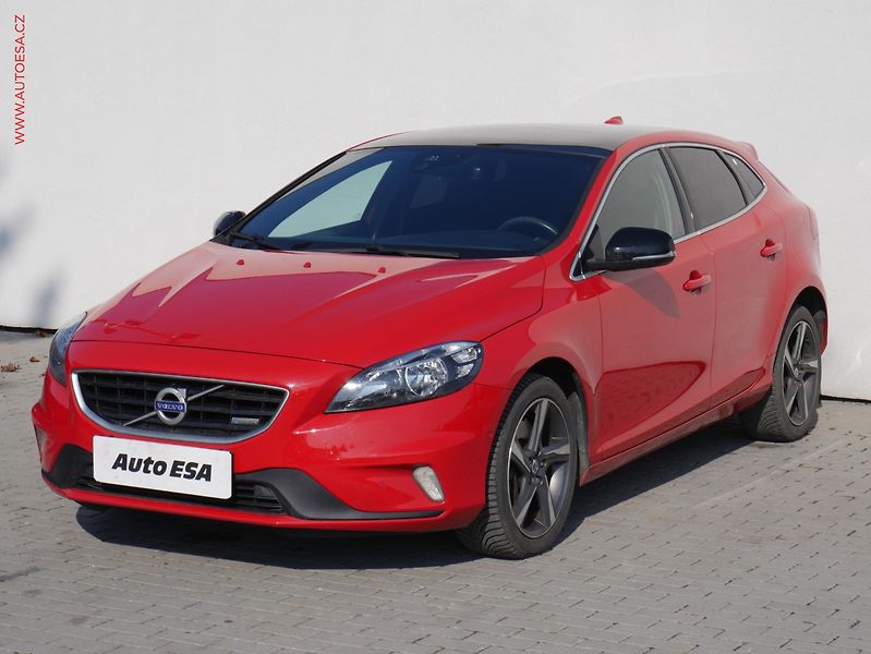 Volvo V40 (2015) 2.0 i, AT, navi - fotka 3 z 18