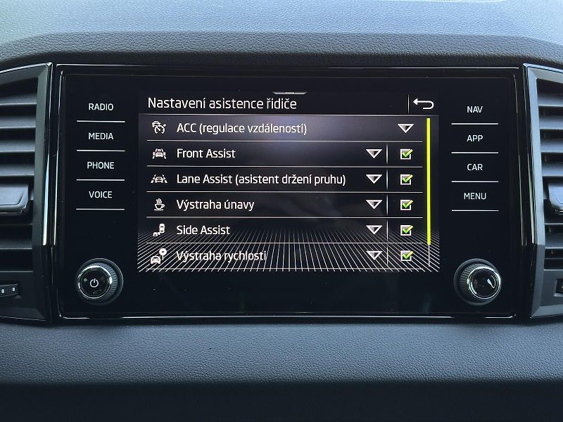 Škoda Karoq 2.0TDi 4x4 DSG 150PS Sportline - fotka 34 z 49
