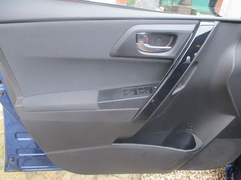 Toyota Auris 1.6 D-4D - fotka 8 z 34