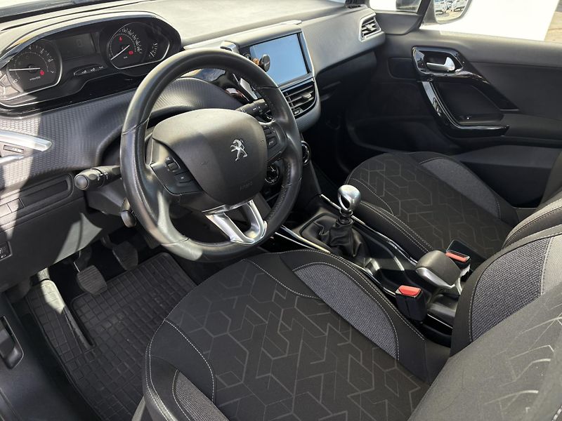 Peugeot 2008 1.2 PureTech 110k ACTIVE - fotka 10 z 19