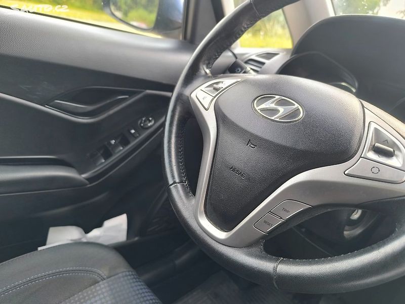 Hyundai ix20 KRÁSNÝ,100TKM,SERVISKA,1MAJ67L - fotka 9 z 24