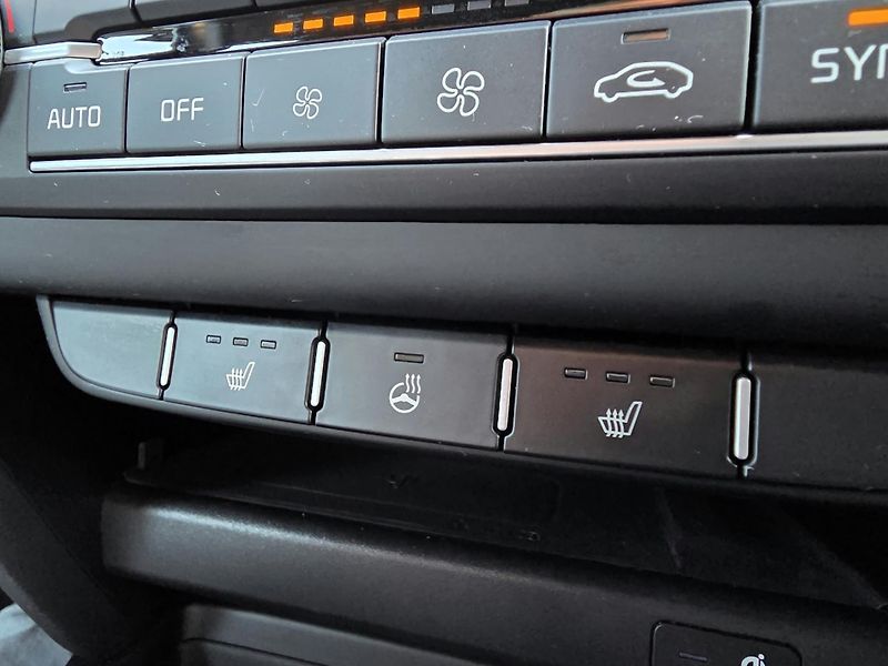 Kia Ceed 1.5-V ZÁRUCE-AUTOMAT - fotka 14 z 29