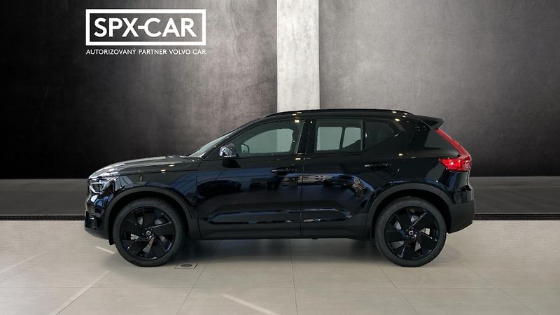 Volvo XC40 (2026) PLUS BLACK EDITION, B4 FWD, 14 - fotka 3 z 14
