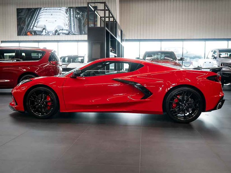 Chevrolet Corvette (2026) 6.2 Stingray 3LT Z51 Facelift - fotka 2 z 39