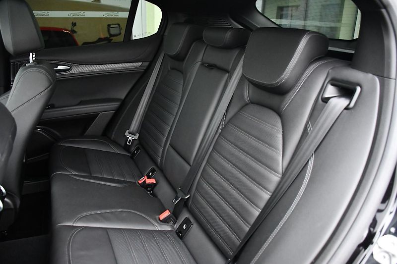 Alfa Romeo Stelvio 2.9V6 Bi-T.382 kW QUADRIFOGLIO - fotka 20 z 46