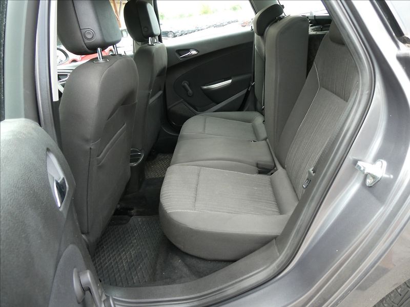 Opel Astra 1,4 88kW 2x kola, 2.majitel - fotka 18 z 38
