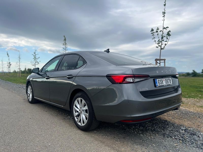 Škoda Superb 2.0 TDi Selection ČR - fotka 3 z 14