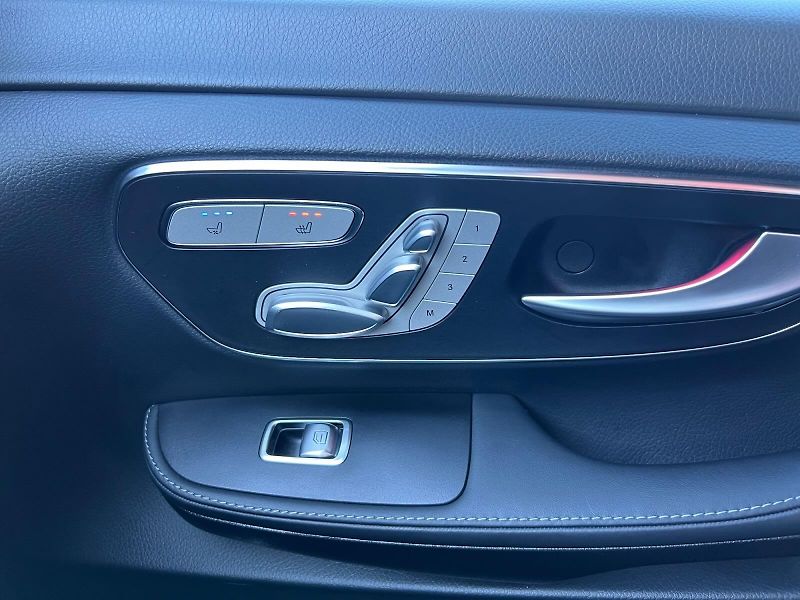 Mercedes-Benz Třídy V (2024) EXCLUSIVE 300d AMG TAŽNÝ 4x4 - fotka 19 z 28