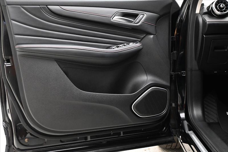 MG EHS 1,5 TGI PHEV 119kW AT Luxury Z - fotka 24 z 32