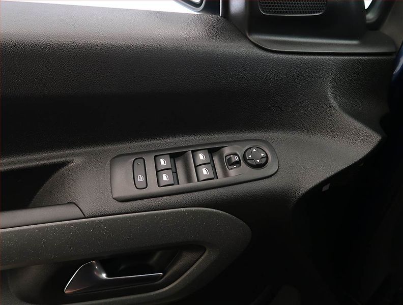 Citroën Berlingo (2020) Feel 1.2 PureTech, 7Míst, 1Maj - fotka 24 z 25