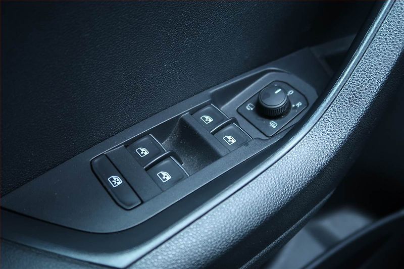Škoda Karoq (2019) Style 1.5 TSI - fotka 23 z 24