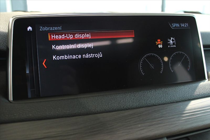 BMW X5 xDrive40d NezTop/HUD/Pano/AdLE - fotka 20 z 32