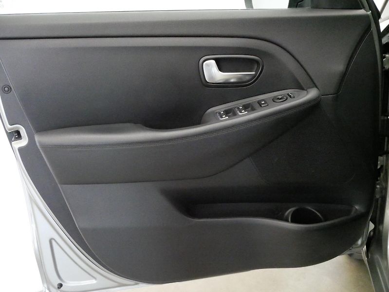 Kia Carens - fotka 12 z 26