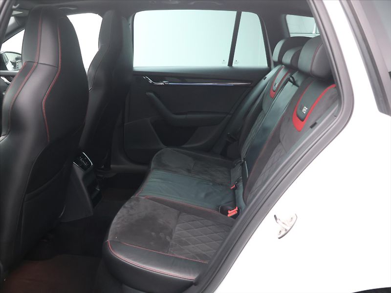Škoda Octavia RS 2,0 TSI 169kW DSG 1.Maj. - fotka 14 z 33