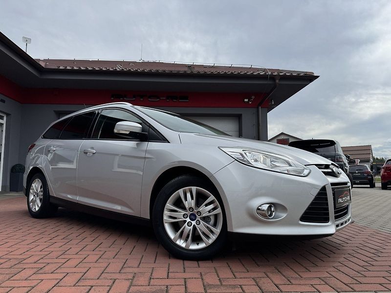 Ford Focus (2011) 1.6i Ti-VCT Klima Winter Paket - fotka 46 z 46