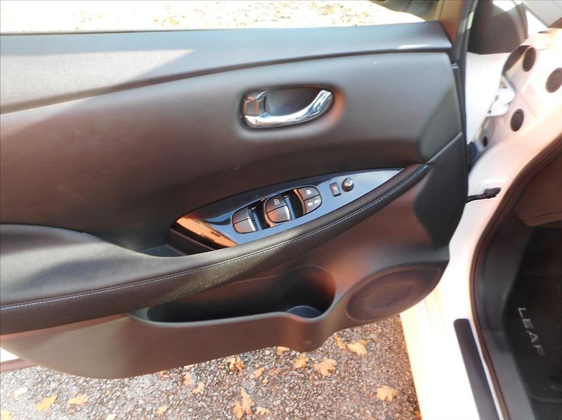 Nissan Leaf 0,0 N-Connecta - fotka 9 z 27