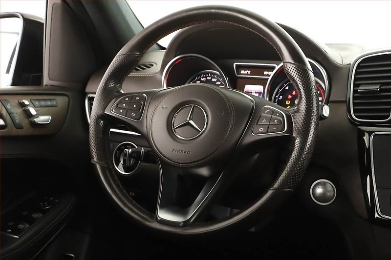 Mercedes-Benz GLS (2019) 500 4MATIC - fotka 8 z 20