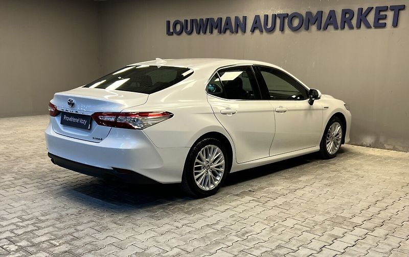 Toyota Camry 2,5 Hybrid AT Executive - fotka 2 z 17