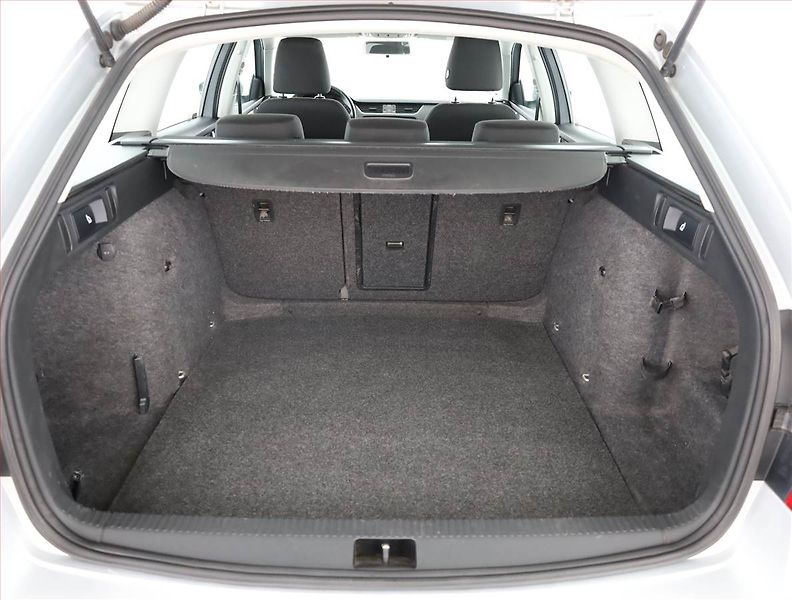 Škoda Octavia (2015) Ambition 1.6 TDI, 4X4 - fotka 18 z 18