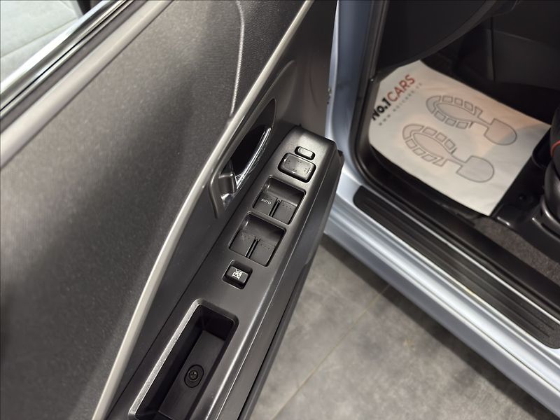 Mazda 5 2,0   iTX PLUS SPORT 1.MAJITEL - fotka 7 z 32