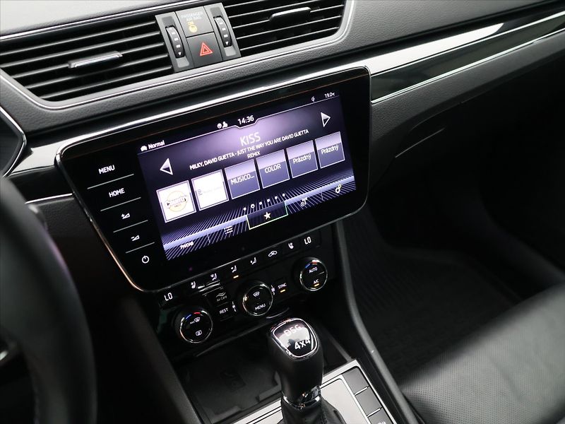 Škoda Superb 2,0 TDI 147 kW 4x4 L&K DSG DPH - fotka 21 z 35
