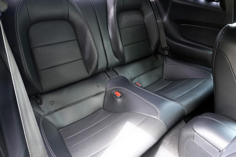 Ford Mustang 5.0 V8 GT, DPH, ACC, Ventilace - fotka 33 z 35