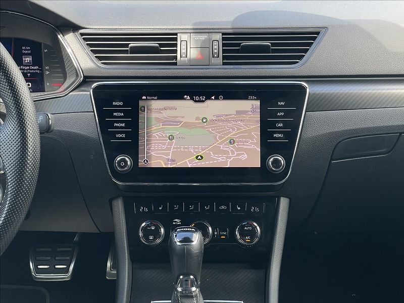 Škoda Superb 2,0 TDI DSG Sportline ACC+LED - fotka 12 z 24