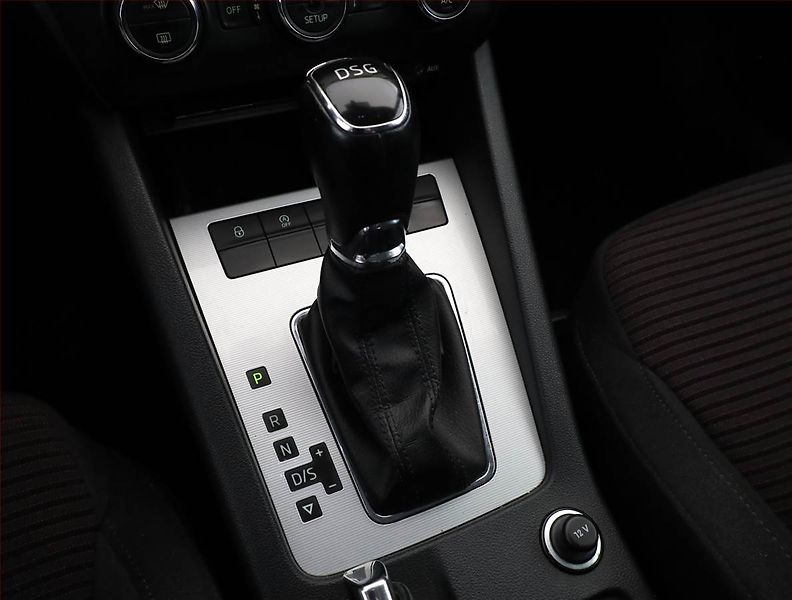 Škoda Octavia (2013) 2.0 TDI, Automat, Navi, Xenony - fotka 11 z 17