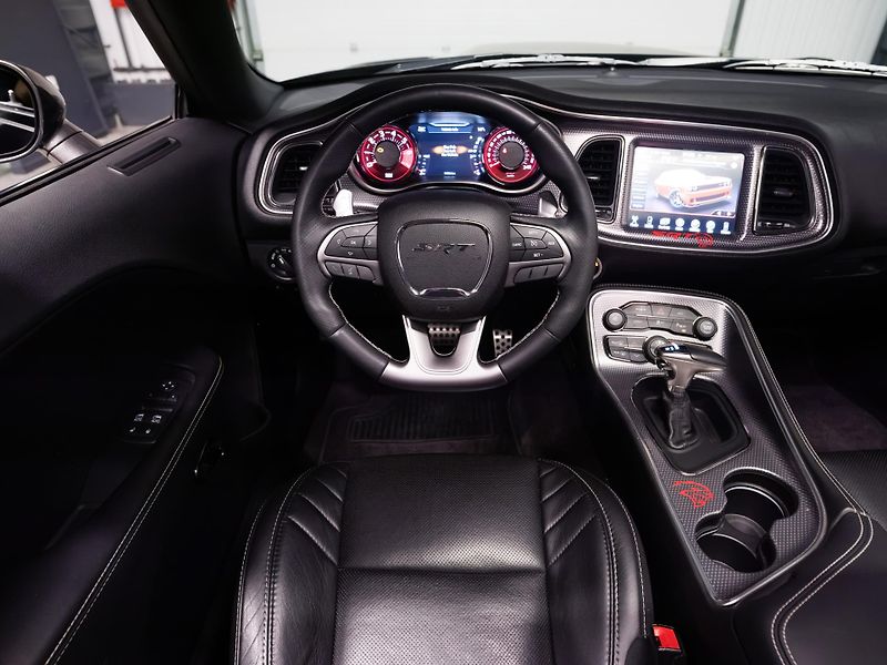 Dodge Challenger SRT HELLCAT 6.2 V8 | 527 kW  - fotka 52 z 56