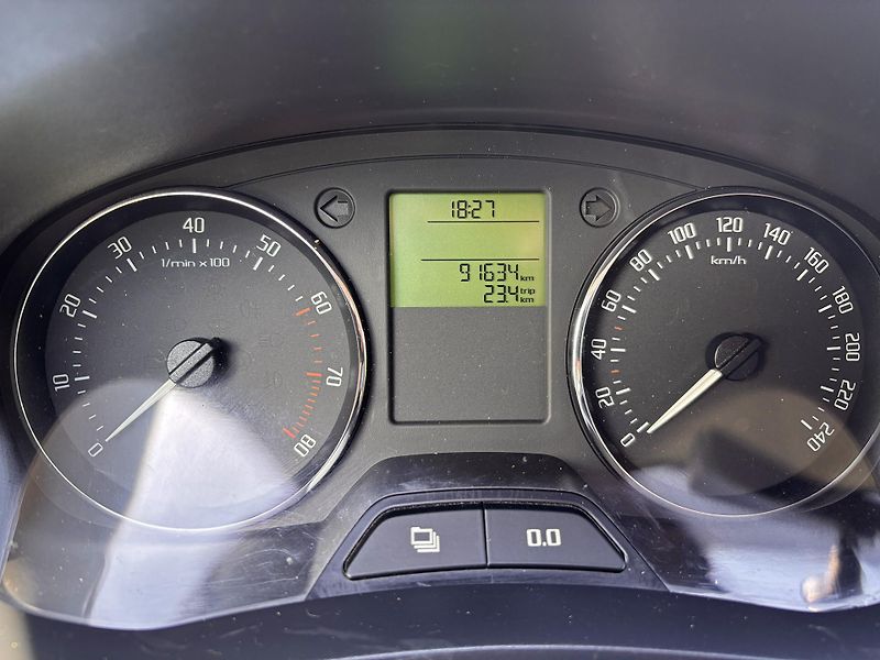 Škoda Fabia (2010) 1,2 TSI 63kW, nová STK - fotka 20 z 21