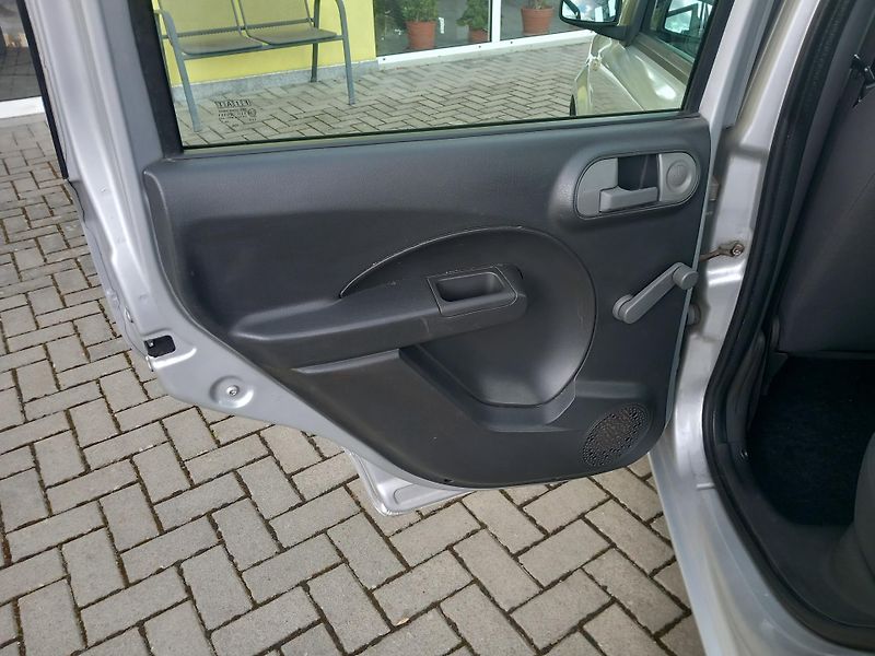 Fiat Panda (2009) 1,1i40kw   86t.KM , NOVÁ STK   - fotka 13 z 28