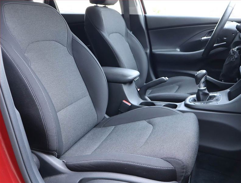Hyundai i30 (2021) 1.5 DPI, Serv.kniha, Tempomat - fotka 9 z 16