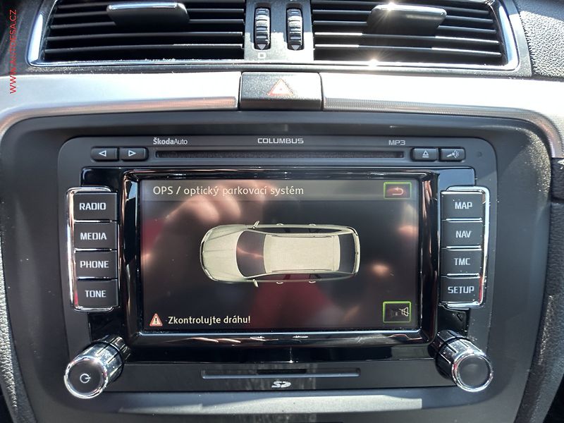 Škoda Superb (2011) 2.0 TDi, DSG, navi - fotka 17 z 19