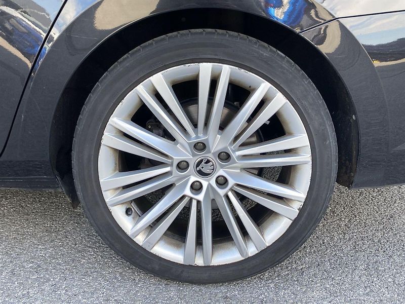 Škoda Superb (2023) Combi 2.0 TDI 4x4 DSG L&K - fotka 37 z 41