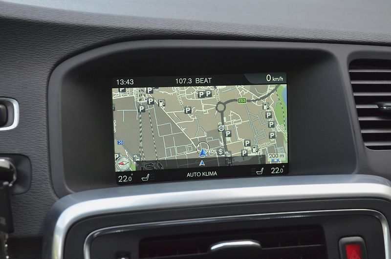 Volvo V60 (2016) 2.4 D6 AWD PHEV 212kW Momentum - fotka 32 z 39