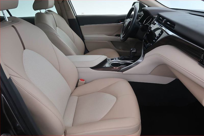 Toyota Camry (2021) 2.5 Hybrid - fotka 9 z 19