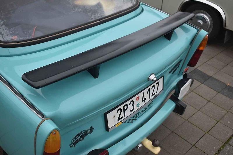V závěsu jede vnuk pana Kutřína, který náklonost k trabantům podědil