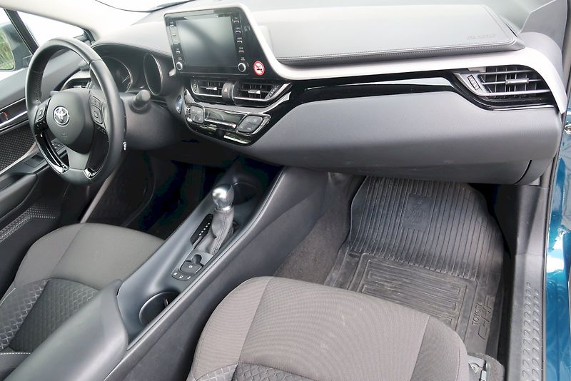 Toyota C-HR (2023) Comfort Business 1,8  Hybrid e - fotka 7 z 27