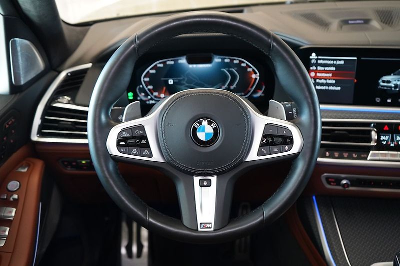 BMW X7 M50i xD, Executive Drive Pro - fotka 24 z 50