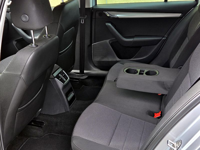 Škoda Octavia 1,2TSi DSG SERV.ŠKODA - fotka 18 z 47
