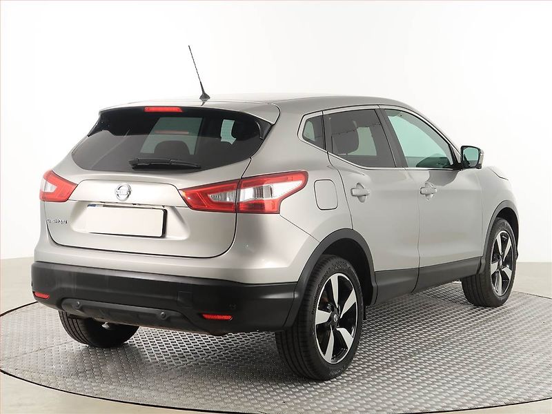 Nissan Qashqai (2015) 1.2 DIG-T, Automat, Serv.kniha - fotka 5 z 17